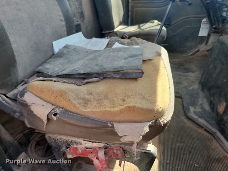 image for item HI9830 1996 International 4300 utility / service truck