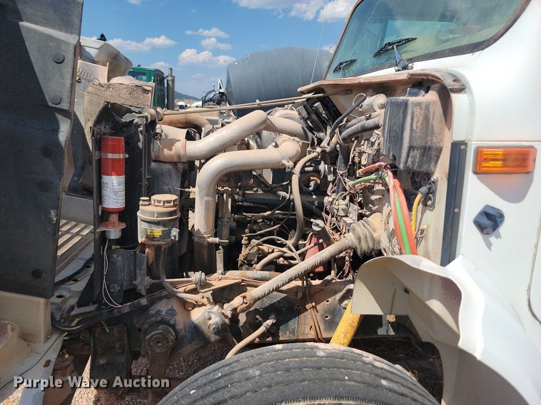 image for item HI9830 1996 International 4300 utility / service truck