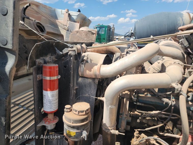 image for item HI9830 1996 International 4300 utility / service truck