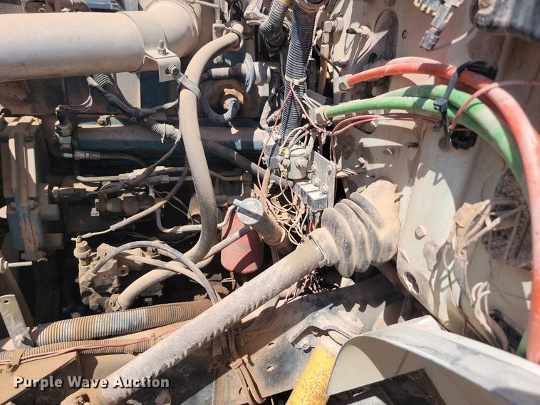 image for item HI9830 1996 International 4300 utility / service truck