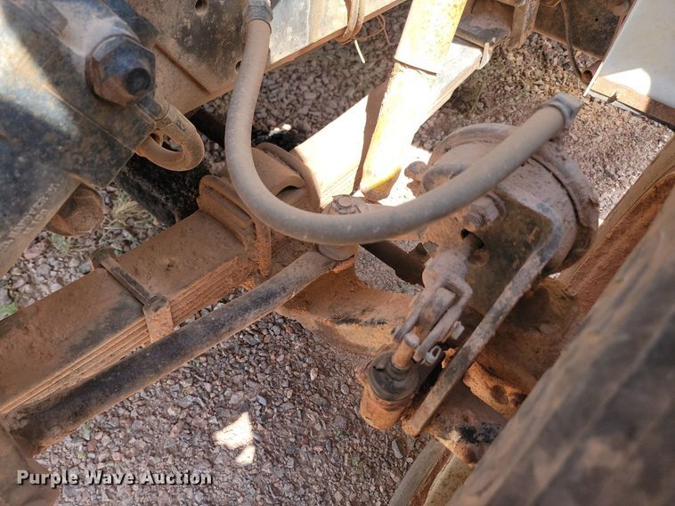 image for item HI9830 1996 International 4300 utility / service truck