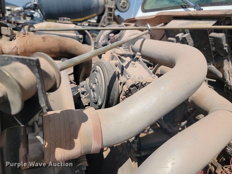 image for item HI9830 1996 International 4300 utility / service truck