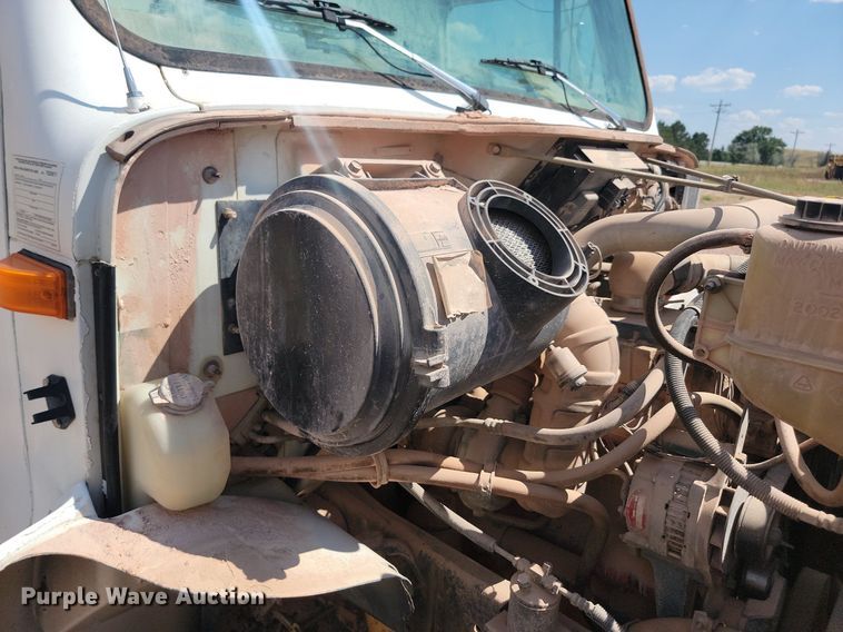 image for item HI9830 1996 International 4300 utility / service truck