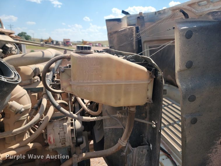 image for item HI9830 1996 International 4300 utility / service truck