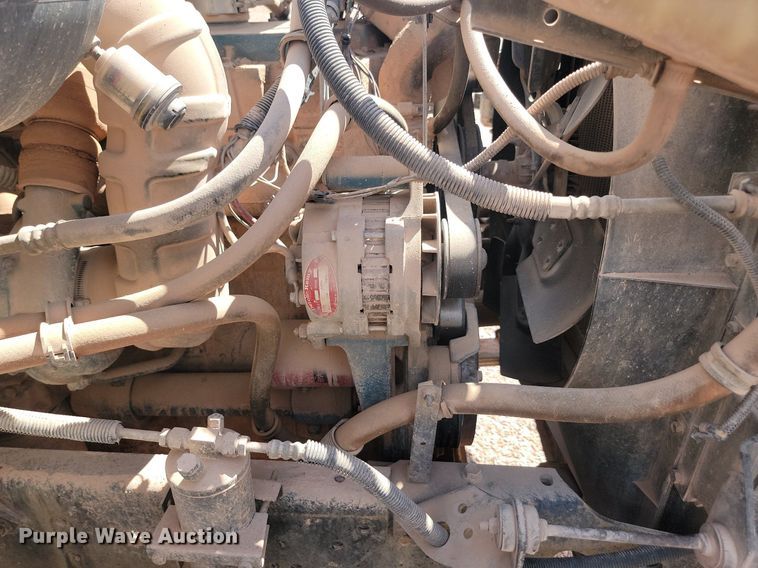 image for item HI9830 1996 International 4300 utility / service truck