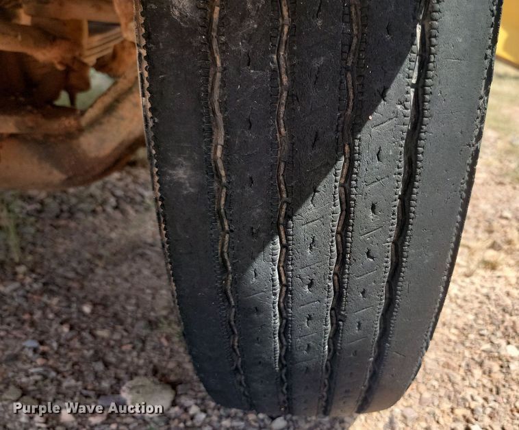 image for item HI9830 1996 International 4300 utility / service truck