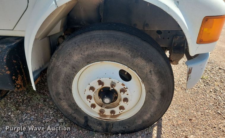 image for item HI9830 1996 International 4300 utility / service truck