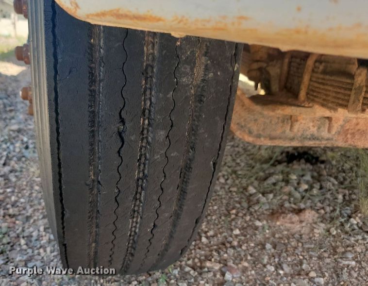 image for item HI9830 1996 International 4300 utility / service truck