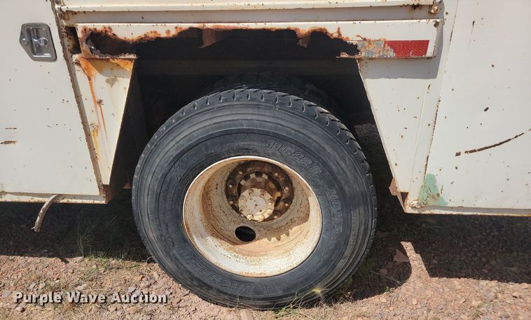 image for item HI9830 1996 International 4300 utility / service truck