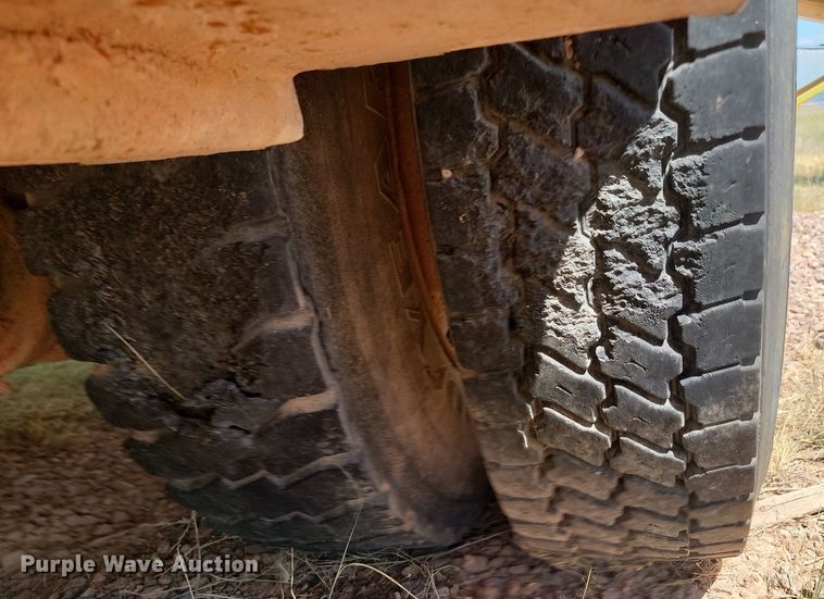 image for item HI9830 1996 International 4300 utility / service truck