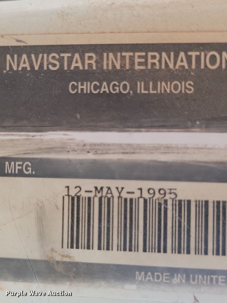 image for item HI9830 1996 International 4300 utility / service truck