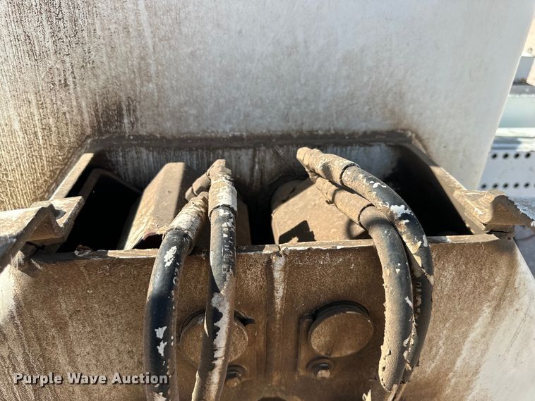 image for item IB9477 Terex Telelect Command 5050 digger derrick bed