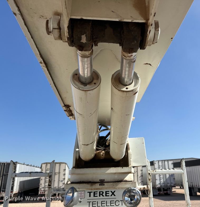 image for item IB9477 Terex Telelect Command 5050 digger derrick bed