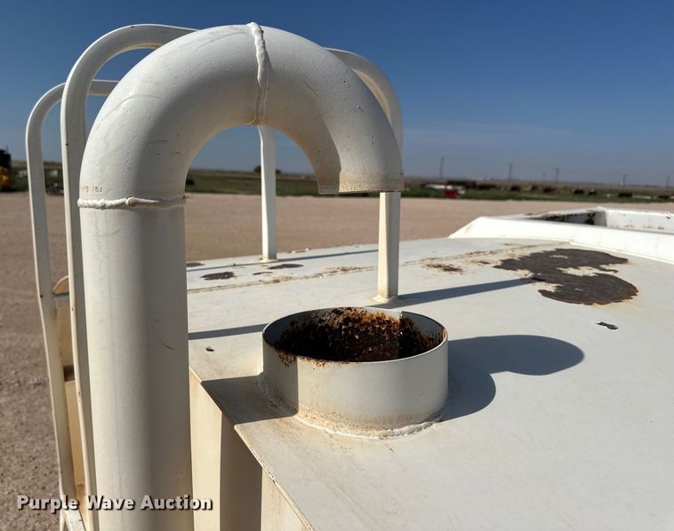 image for item IB9478 Water tank truck bed