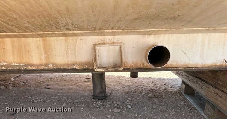 image for item IB9478 Water tank truck bed