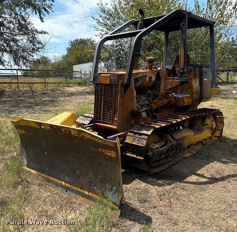image for item IE9039 Komatsu  D37E dozer