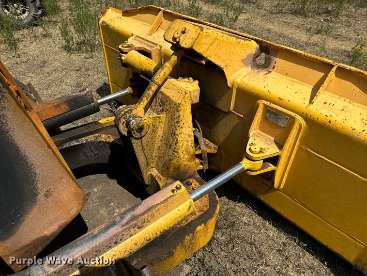 image for item IE9039 Komatsu  D37E dozer