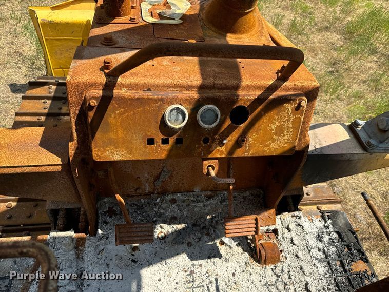 image for item IE9039 Komatsu  D37E dozer