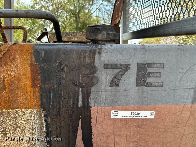 image for item IE9039 Komatsu  D37E dozer