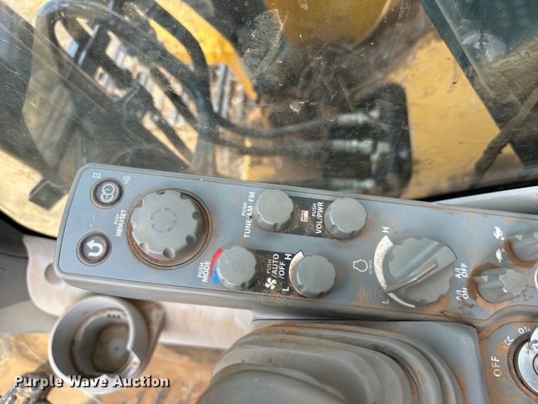 image for item IE9041 2019 John Deere 160G excavator