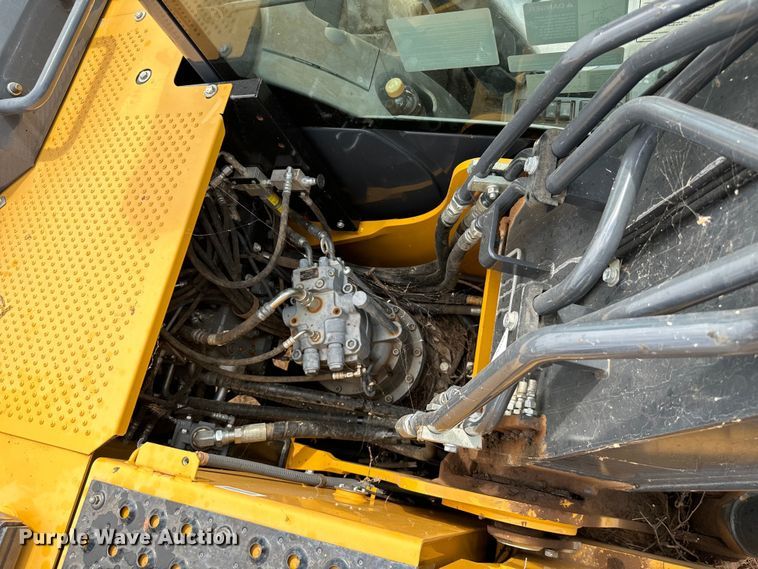 image for item IE9041 2019 John Deere 160G excavator