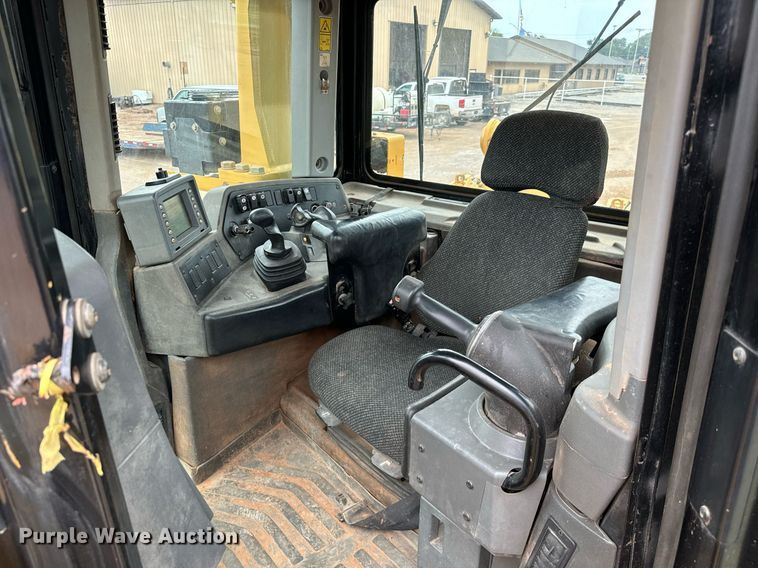 image for item IE9044 2009 Caterpillar  D8T dozer