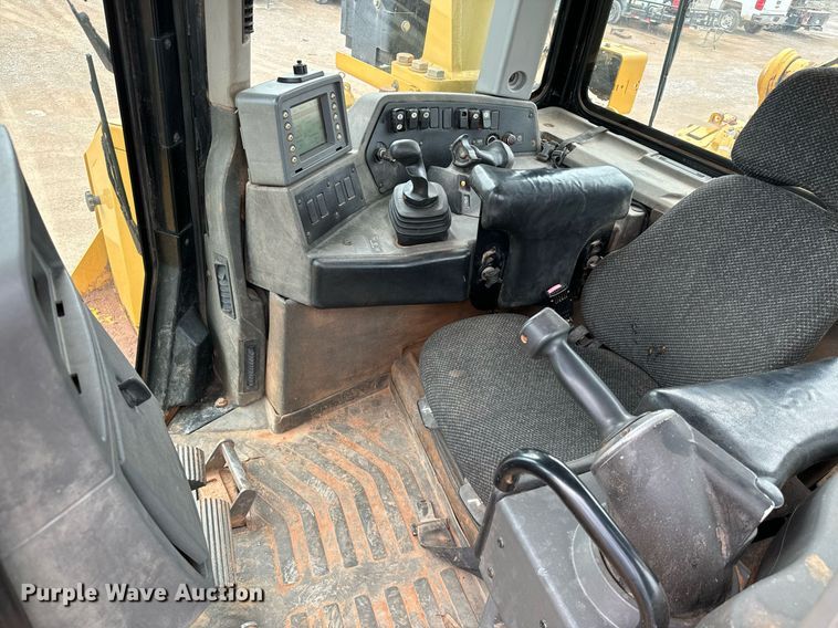 image for item IE9044 2009 Caterpillar  D8T dozer