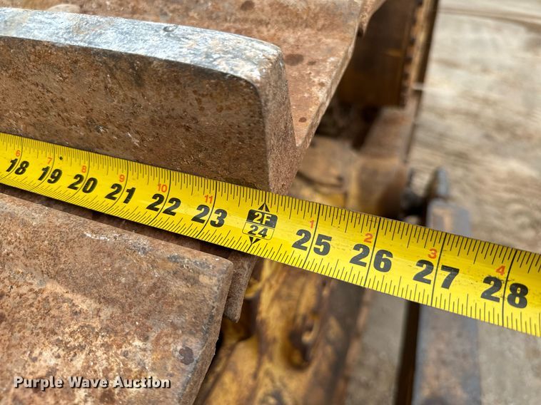 image for item IE9044 2009 Caterpillar  D8T dozer