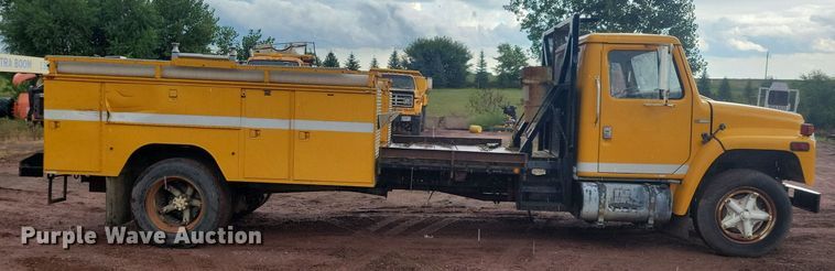 image for item KA9860 1983 International Harvester S Series 1754 utility / service truck