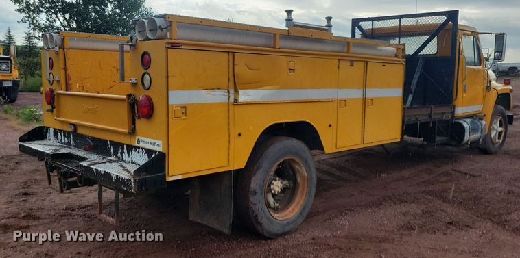image for item KA9860 1983 International Harvester S Series 1754 utility / service truck
