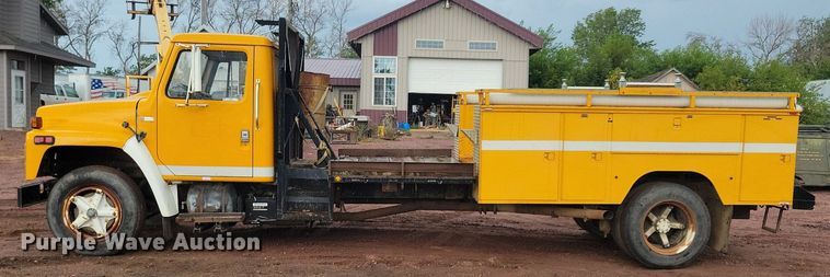 image for item KA9860 1983 International Harvester S Series 1754 utility / service truck