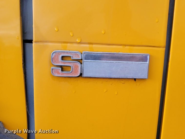 image for item KA9860 1983 International Harvester S Series 1754 utility / service truck