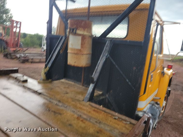 image for item KA9860 1983 International Harvester S Series 1754 utility / service truck