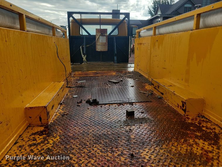 image for item KA9860 1983 International Harvester S Series 1754 utility / service truck