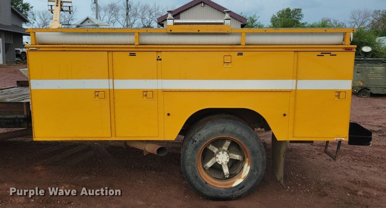 image for item KA9860 1983 International Harvester S Series 1754 utility / service truck