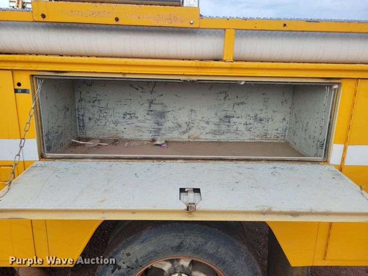 image for item KA9860 1983 International Harvester S Series 1754 utility / service truck