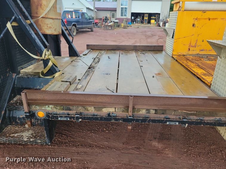 image for item KA9860 1983 International Harvester S Series 1754 utility / service truck