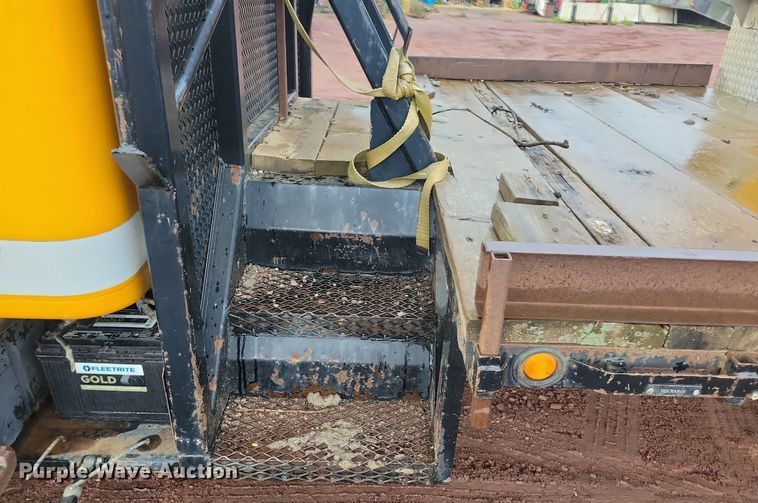 image for item KA9860 1983 International Harvester S Series 1754 utility / service truck