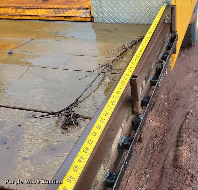 image for item KA9860 1983 International Harvester S Series 1754 utility / service truck