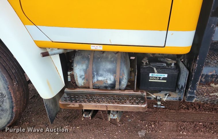 image for item KA9860 1983 International Harvester S Series 1754 utility / service truck