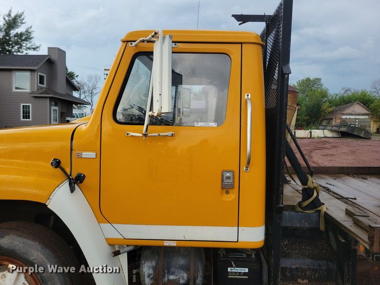 image for item KA9860 1983 International Harvester S Series 1754 utility / service truck
