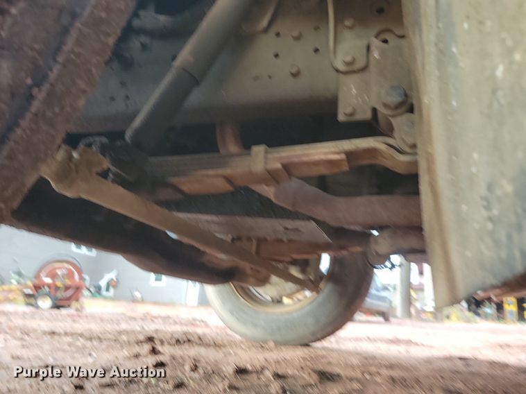 image for item KA9860 1983 International Harvester S Series 1754 utility / service truck