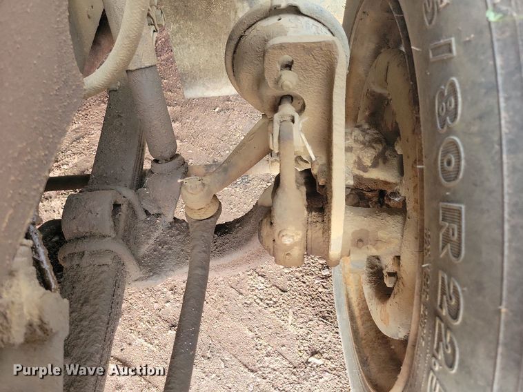 image for item KA9860 1983 International Harvester S Series 1754 utility / service truck