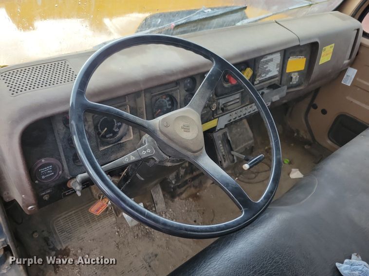 image for item KA9860 1983 International Harvester S Series 1754 utility / service truck