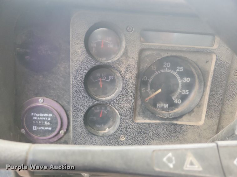 image for item KA9860 1983 International Harvester S Series 1754 utility / service truck