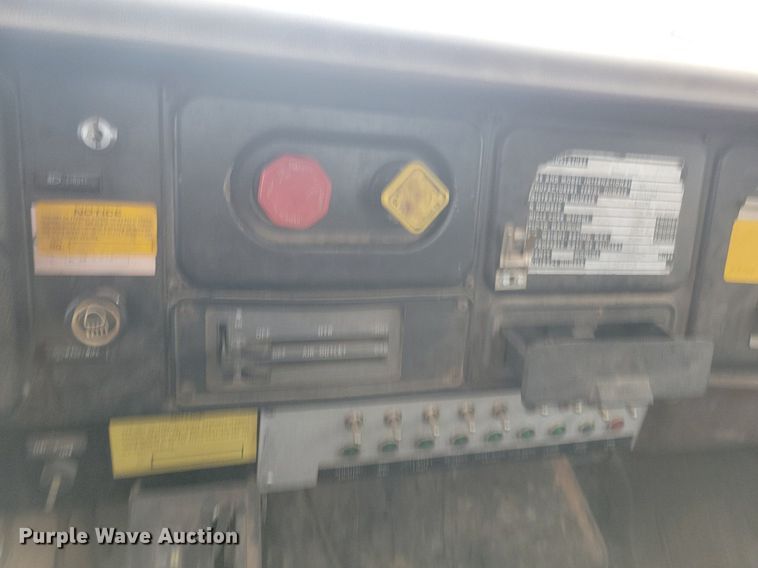 image for item KA9860 1983 International Harvester S Series 1754 utility / service truck