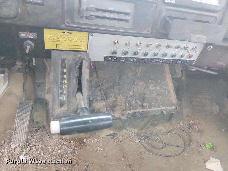 image for item KA9860 1983 International Harvester S Series 1754 utility / service truck