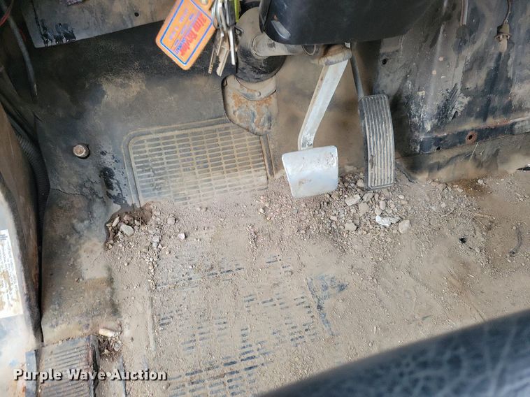 image for item KA9860 1983 International Harvester S Series 1754 utility / service truck