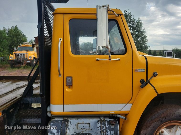 image for item KA9860 1983 International Harvester S Series 1754 utility / service truck