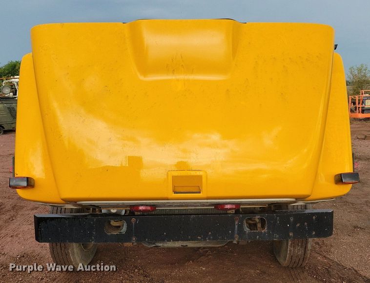 image for item KA9860 1983 International Harvester S Series 1754 utility / service truck